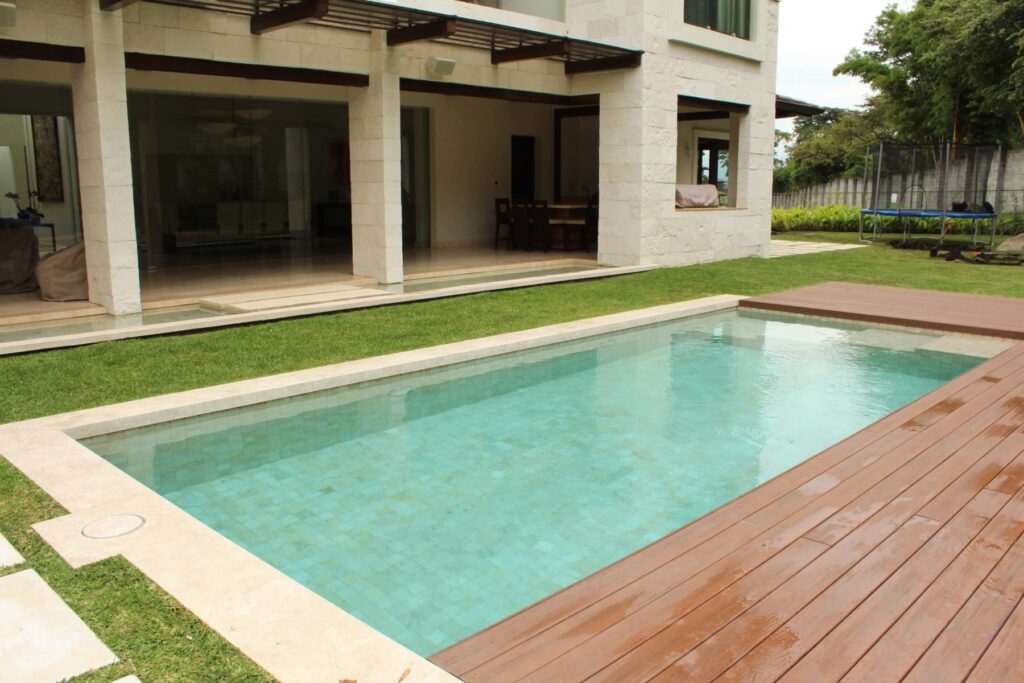 expert, pool construction team