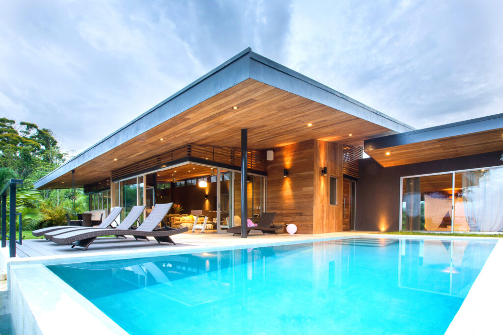 lush green pool, pavones