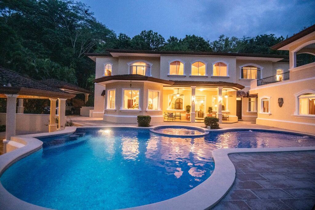 Dominical, Infinity Pools