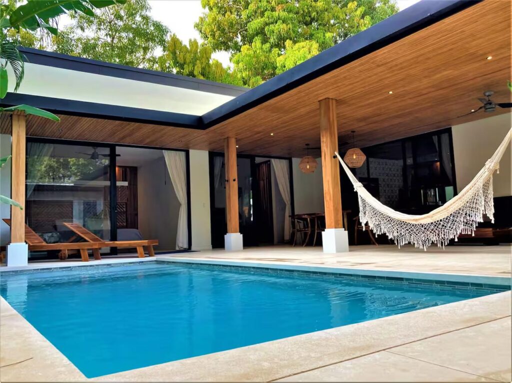 Pavones, infinity pool builder