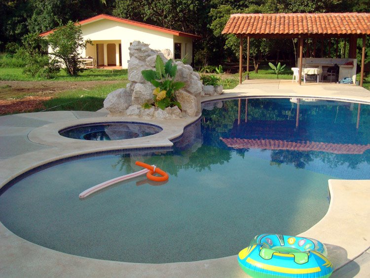 bool builder, in playas del coco