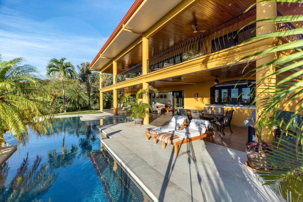 Nosara, infinity edge pool